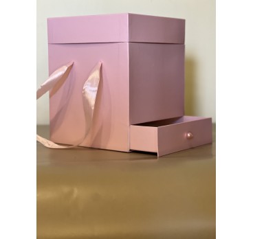 Квадратная коробка с отделением для подарка нежно розовый