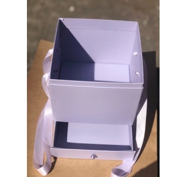 Квадратная коробка с отделением для подарка светло серый